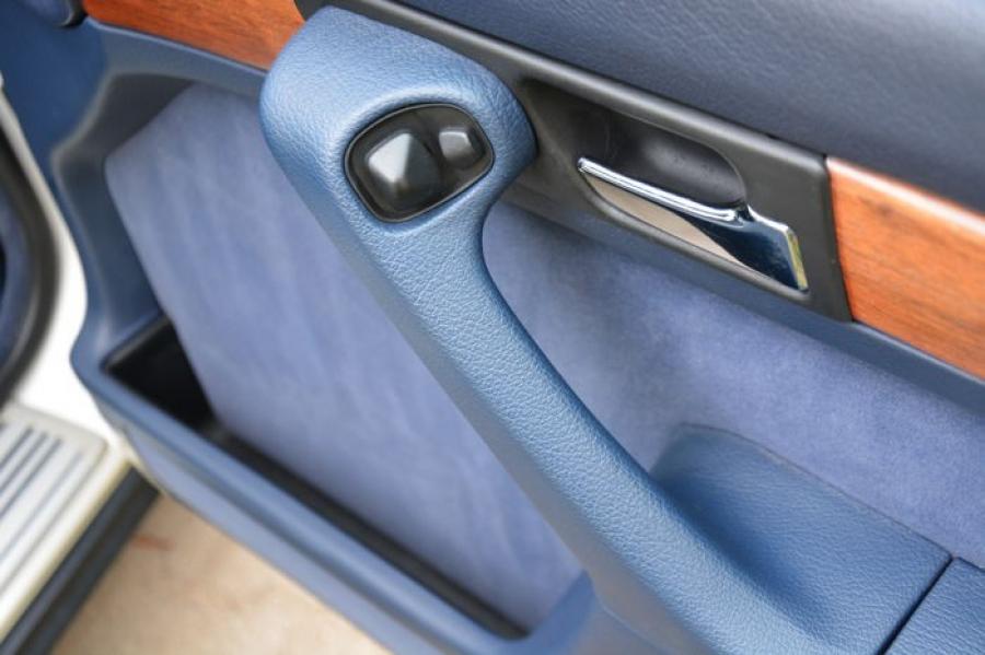Детали интерьера BMW 740i (E32) 1992 года  (UK) (фото 24 из 170)